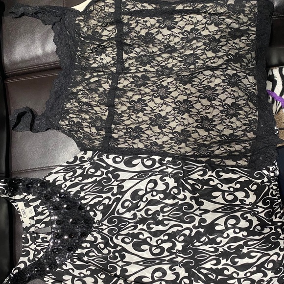 6 Blouses - Picture 2 of 3